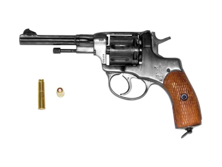 Nagant M1895: Efsanevi Tabancanın Tarihi ve Benzersiz Mühendisliği | Silah ilanı # 1 Nagant M1895 7.62×38mmR kalibreli Rus toplu tabanca ilan görseli