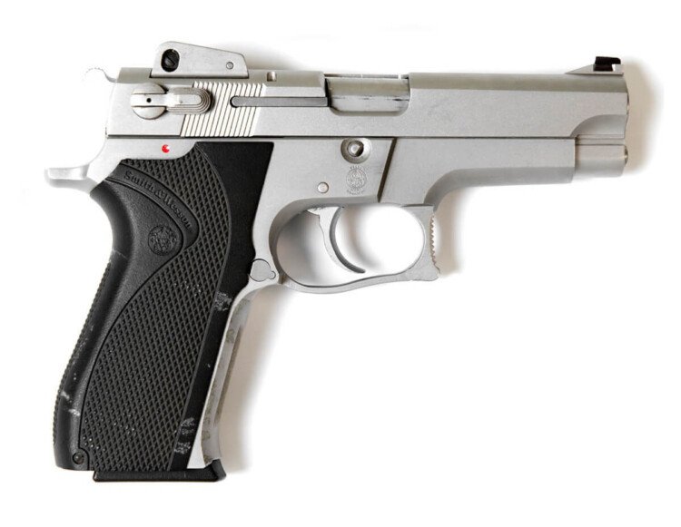 Smith Wesson 5906: Efsanevi Güvenilirlik ve Üstün Performans | Silah ilanı # 1 Smith & Wesson 5906 9mm paslanmaz çelik yarı otomatik tabanca – klasik ABD üretimi ilan görseli