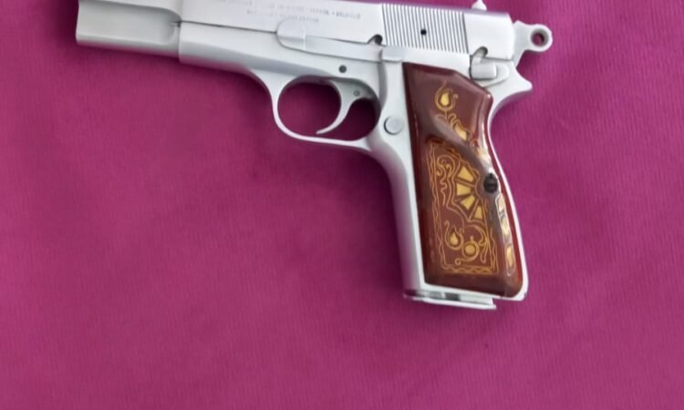 MÜSTAFİ ASKERDEN COK TEMİZ BROWNİNG 14 LÜ | Silah ilanı # 1 Satılık TABANCA – Browning HP (14'lü) – 9mm (9x19mm) – Taşıma Ruhsatlı – İstanbul – İlan 10936 – Görsel 10937