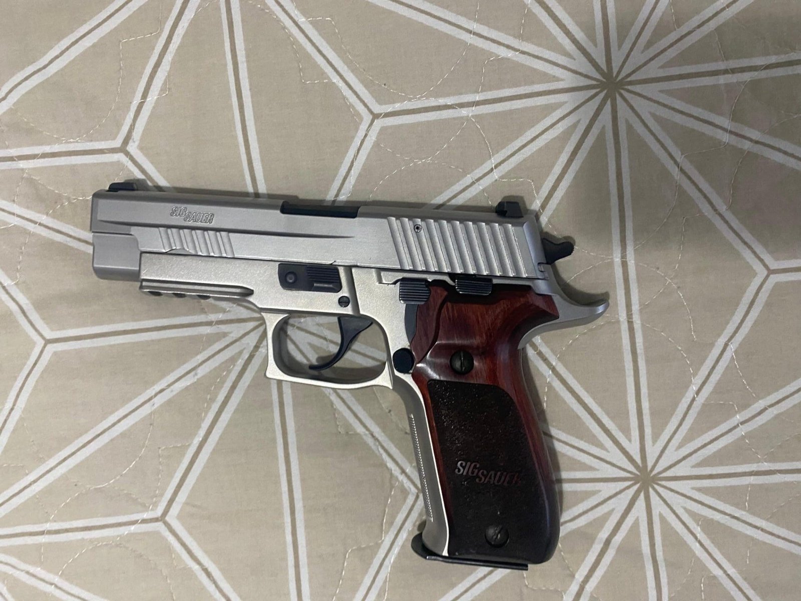 Satılık TABANCA – Sig Sauer P226 – 9mm (9x19mm) – Bulundurma Ruhsatlı – Kars – İlan 17707 – Görsel 17709