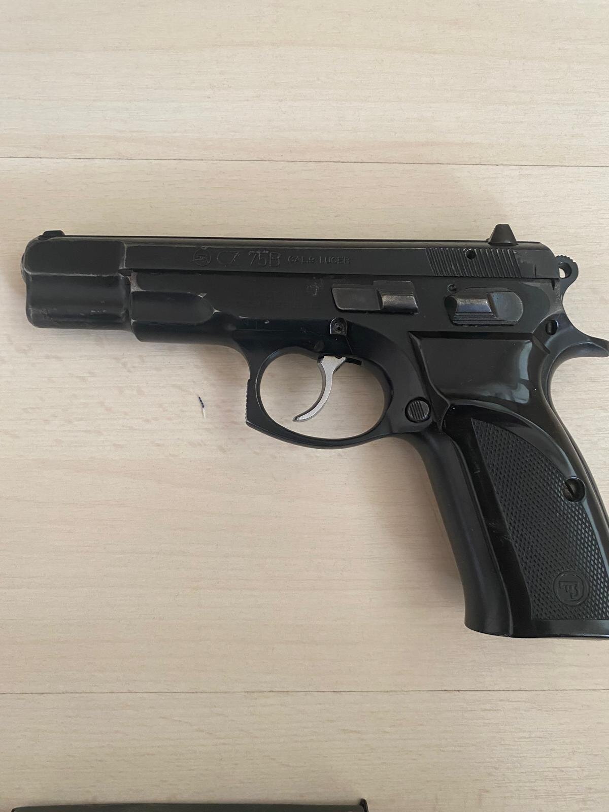 Satılık TABANCA – CZ 75 – 9mm (9x19mm) – Bulundurma Ruhsatlı – Ankara – İlan 18733 – Görsel 18734