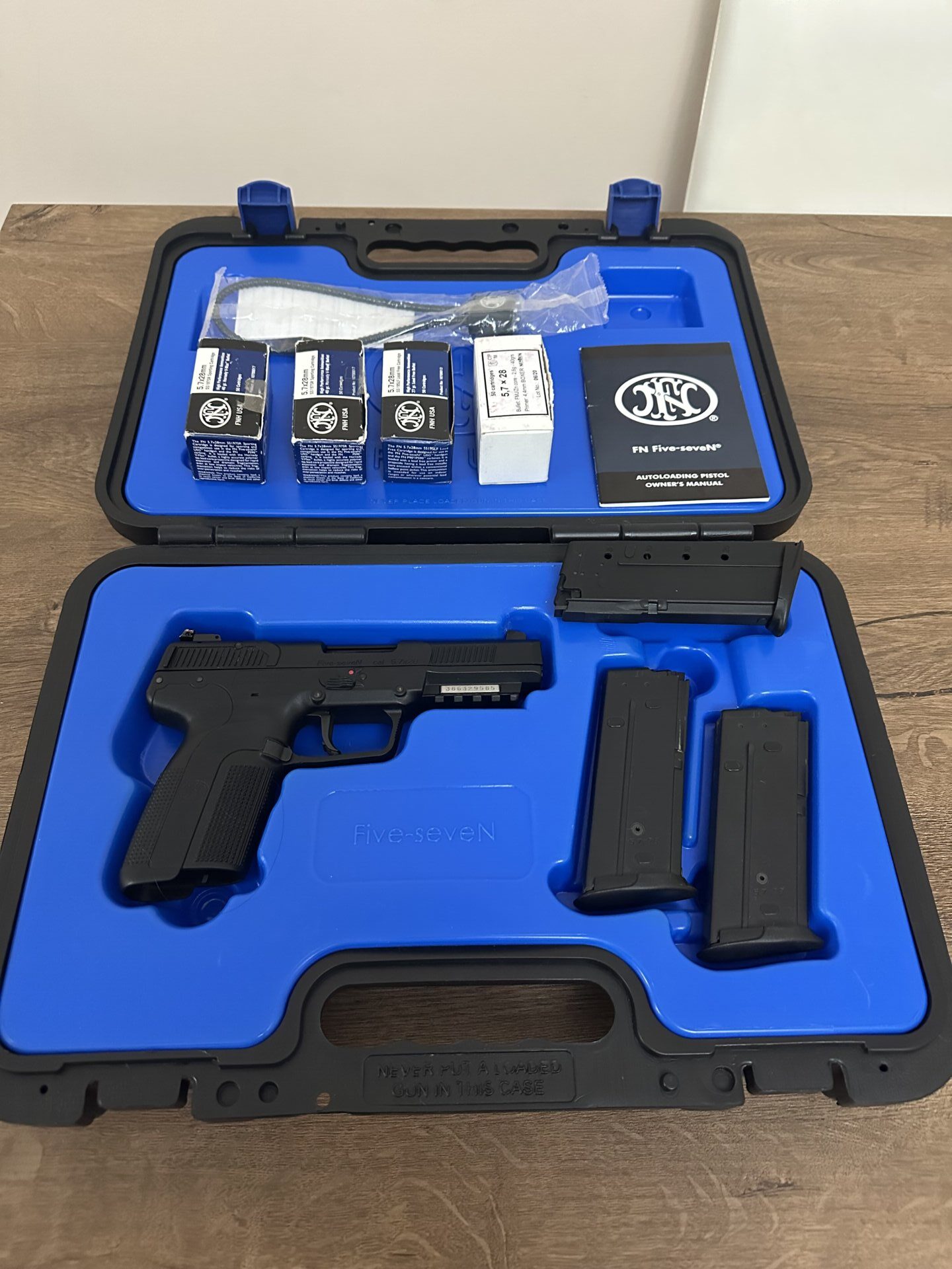 Satılık TABANCA – FN Five-seven – 5.7×28mm – Taşıma Ruhsatlı – İstanbul – İlan 21256 – Görsel 21257