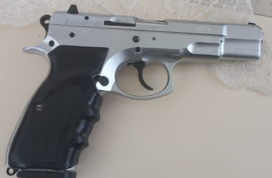 EMEKLİ KAMU GÖREVLİSİNDEN MAT KROM CZ 75 B - Silahilan.com