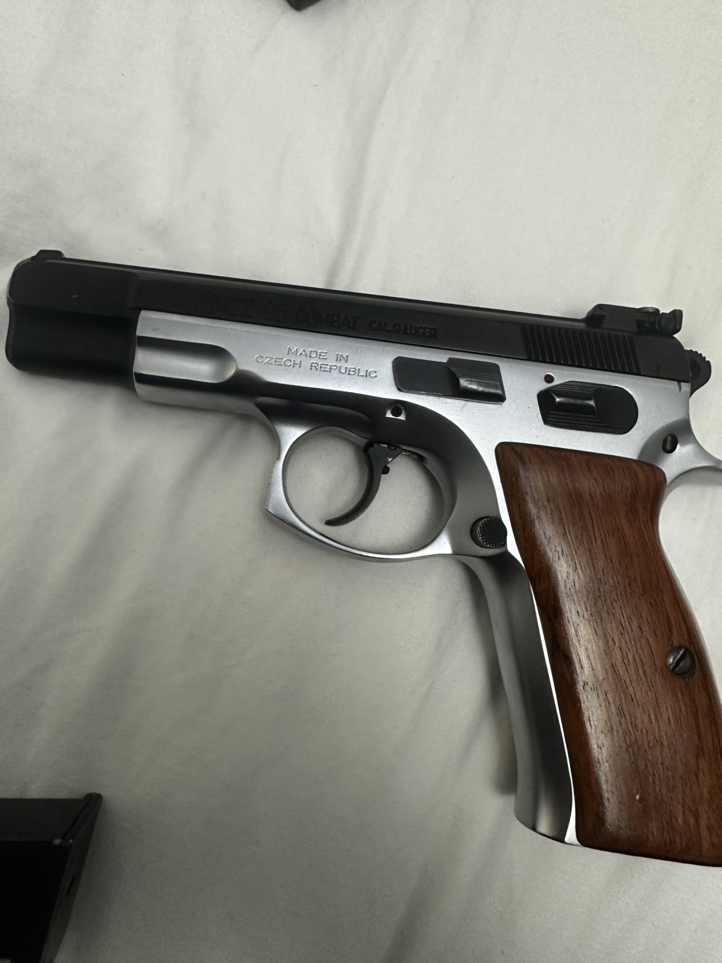 Satılık TABANCA – CZ 85 – 9mm (9x19mm) – Bulundurma Ruhsatlı – Ankara – İlan 21305 – Görsel 21306