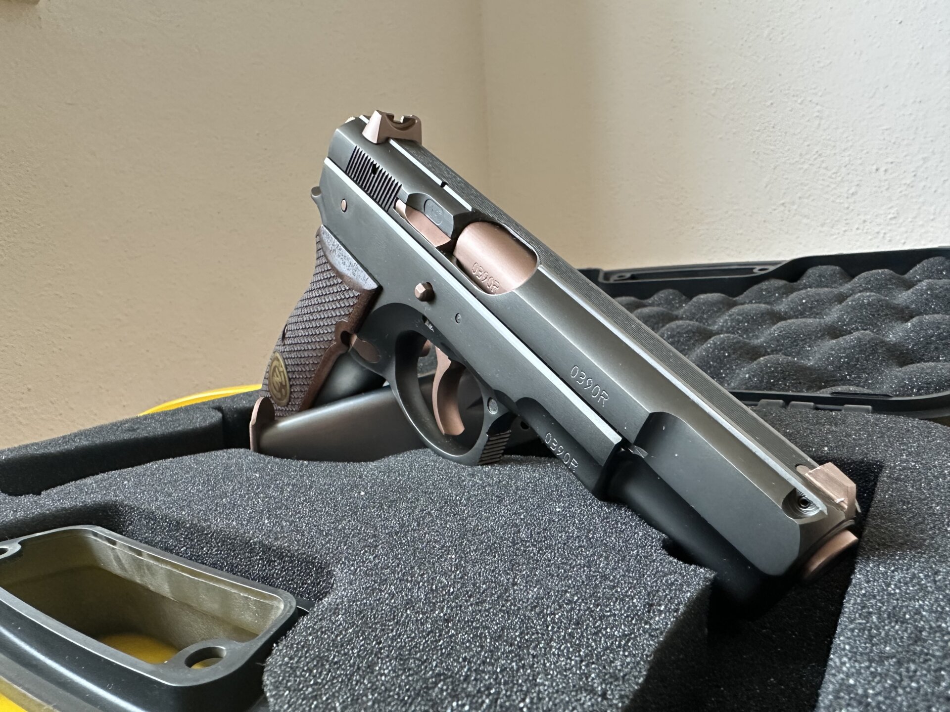 Satılık TABANCA – CZ 75 – 9mm (9x19mm) – Taşıma Ruhsatlı – Antalya – İlan 26709 – Görsel 26713