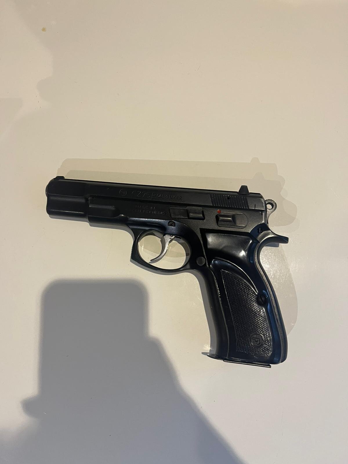 EMEKLİ EMNİYET PERSONELİNDEN TEMİZ CZ-75 - Silahilan.com