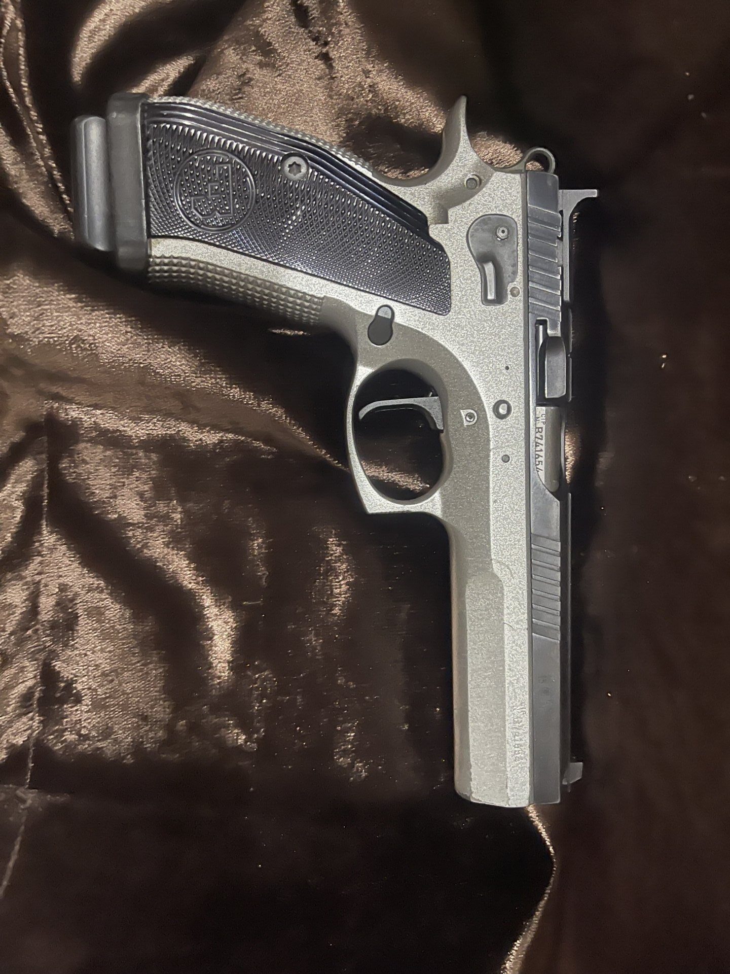 Satılık TABANCA – CZ 75 – 9mm (9x19mm) – Taşıma Ruhsatlı – İstanbul – İlan 30497 – Görsel 30498