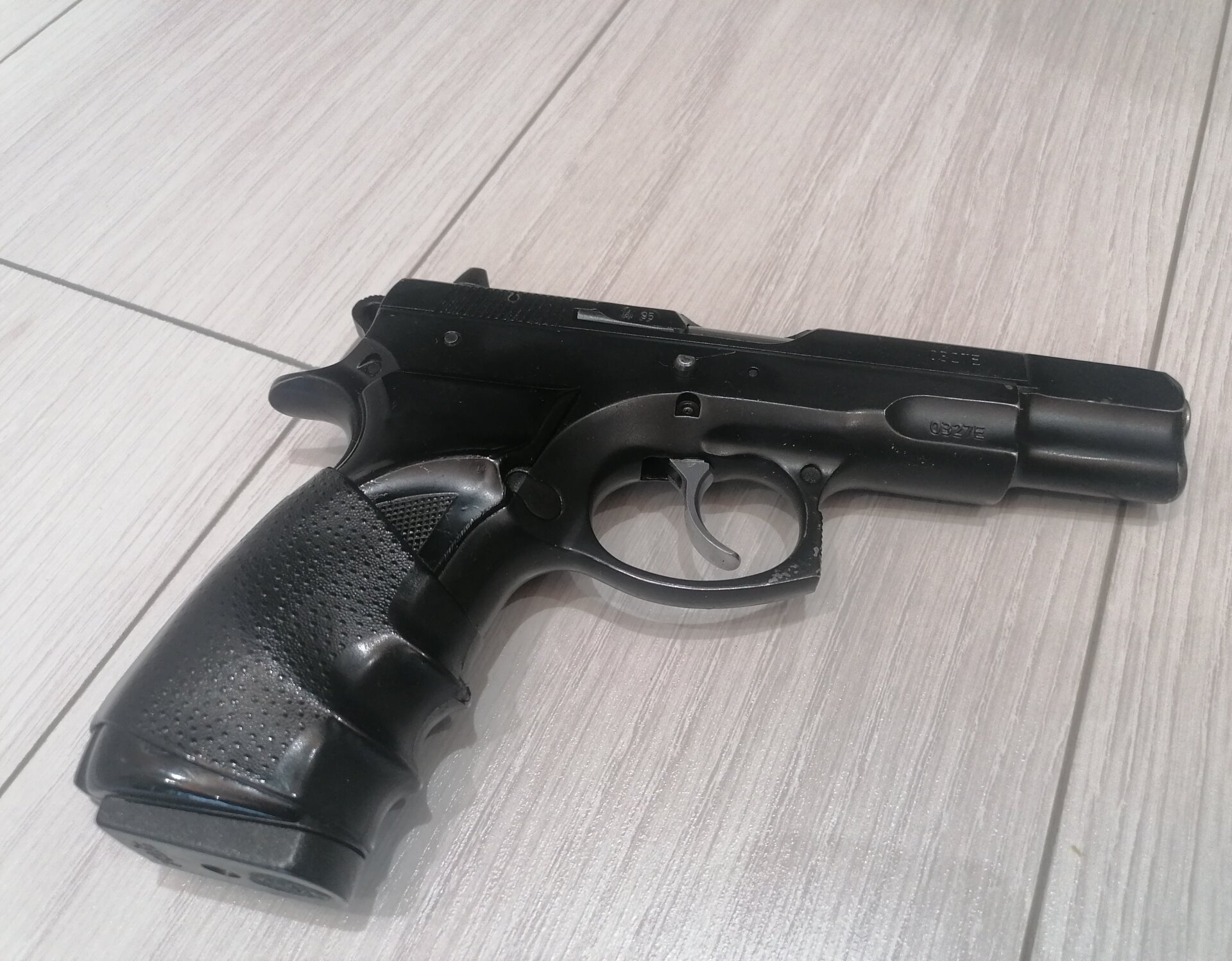Satılık TABANCA – CZ 75 – 9mm (9x19mm) – Taşıma Ruhsatlı – Ankara – İlan 34306 – Görsel 34308