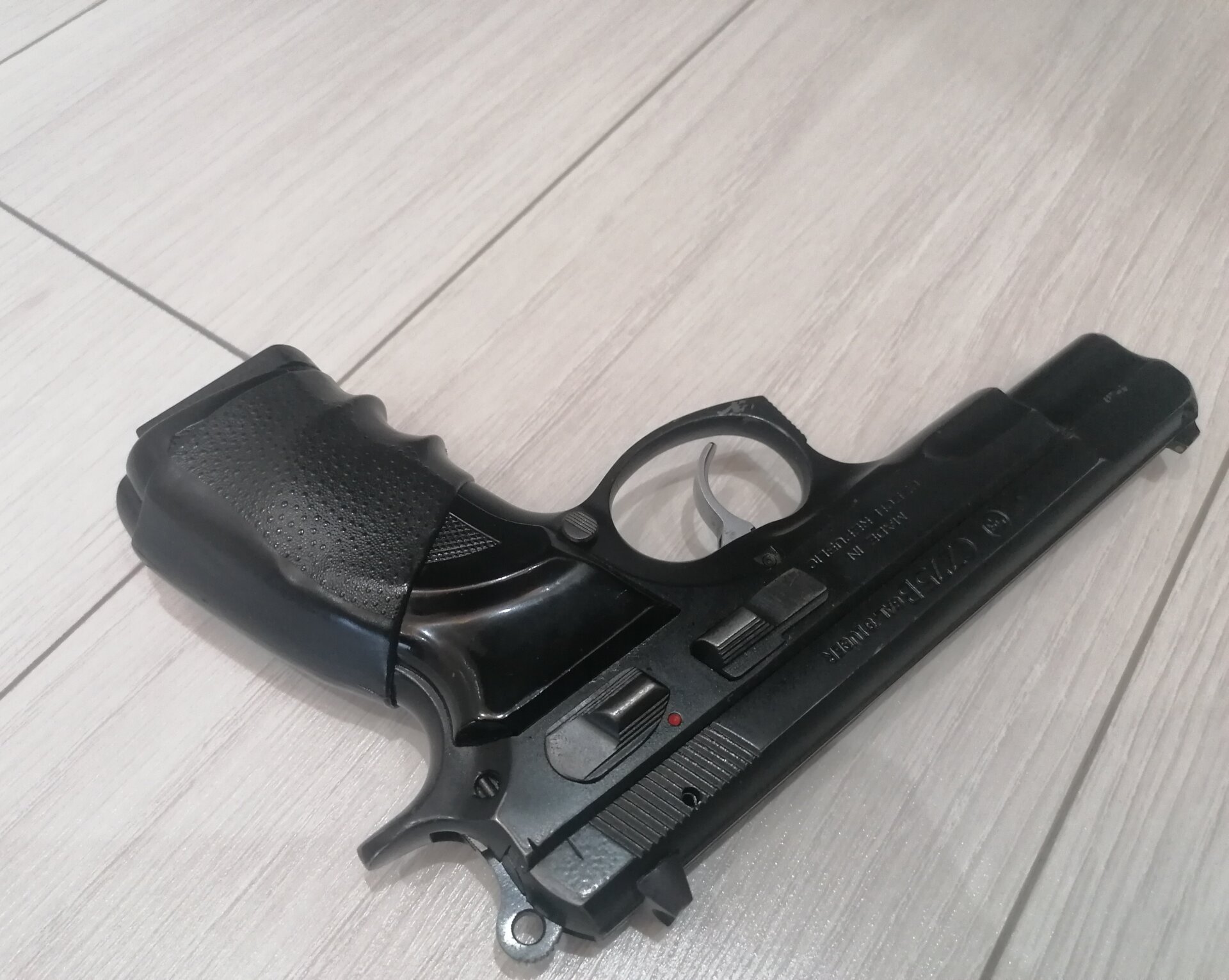 Satılık TABANCA – CZ 75 – 9mm (9x19mm) – Taşıma Ruhsatlı – Ankara – İlan 34306 – Görsel 34307