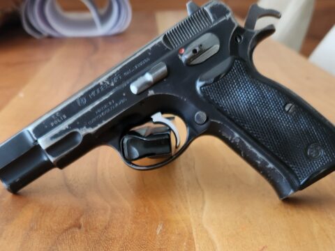 Satılık TABANCA – CZ 75 – 9mm (9x19mm) – Taşıma Ruhsatlı – Çanakkale – İlan 38118 – Görsel 38119